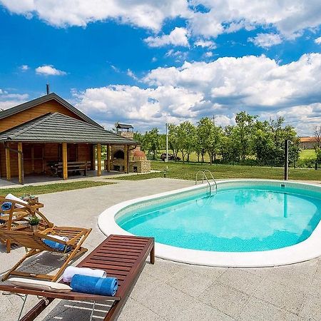 V'S Place - Wooden House With Heated Pool And Outdoor Sauna Otocac Exterior photo
