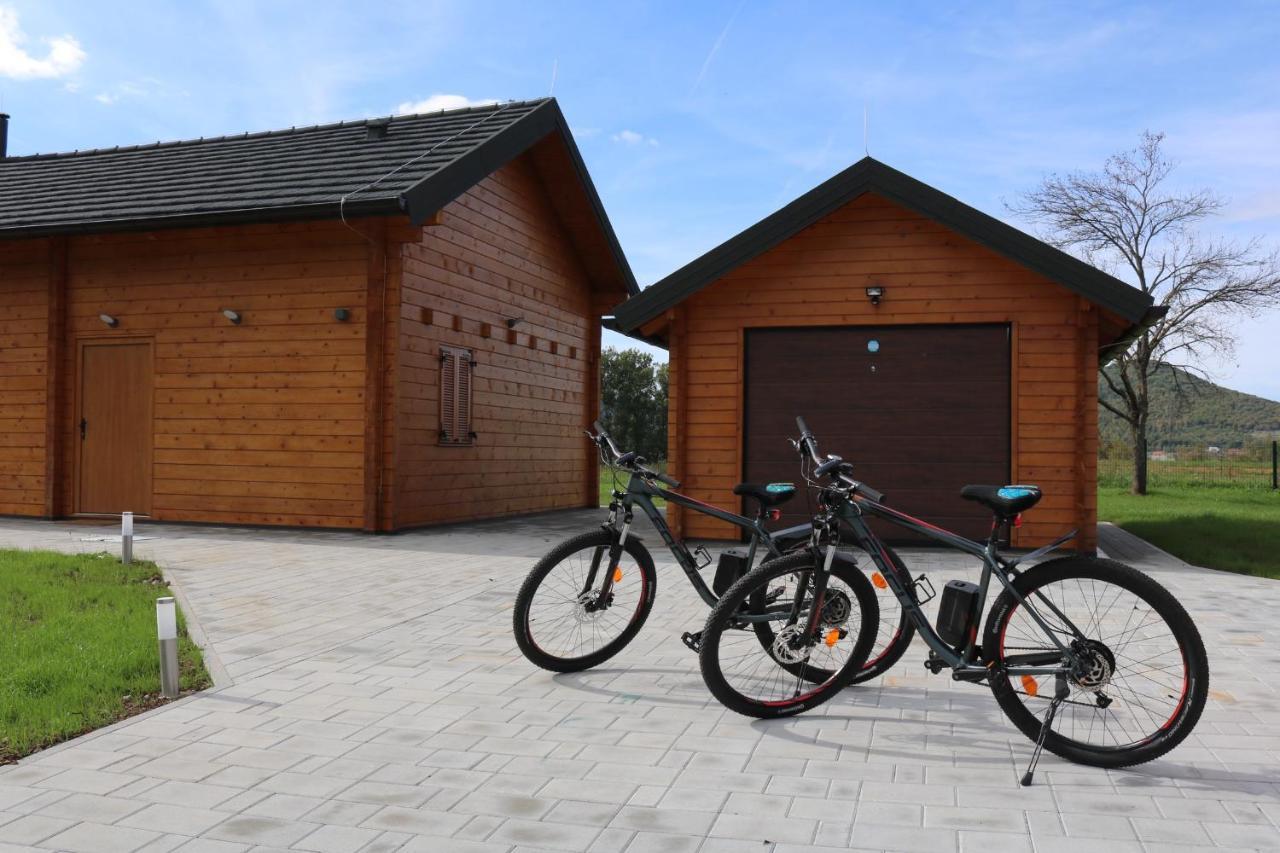 V'S Place - Wooden House With Heated Pool And Outdoor Sauna Otocac Exterior photo